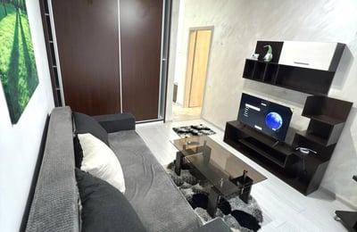 Location longue durée d’un appartement chaleureux de 1 pièce, Bucarest, secteur 6, Chiajna, Roumanie